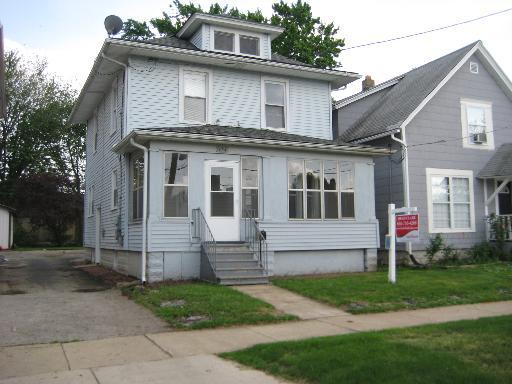 424 Woodlawn Ave., Aurora, IL 60506