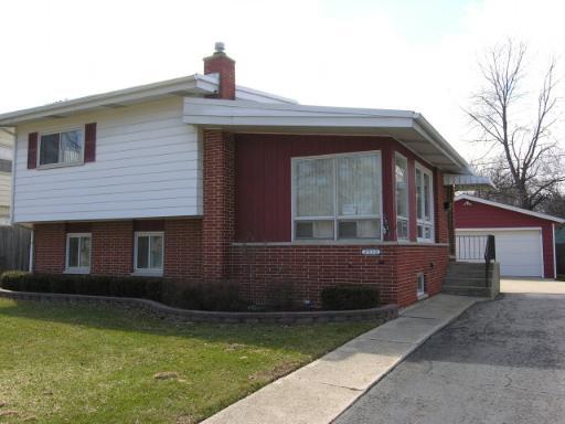 2532 Chestnut St., Waukegan, IL 60087