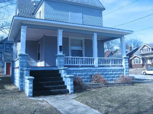 946 North Ave., Rockford, IL 61103