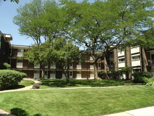 4718 Russett Ln. #R-3, Skokie, IL 60076