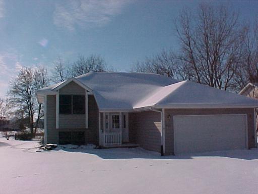 415 Pembroke St., Poplar Grove, IL 61065