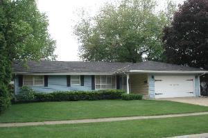 212 W Sunset Pl., Dekalb, IL 60115