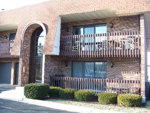6337 Clarendon Hills Rd. #20, Willowbrook, IL 60527