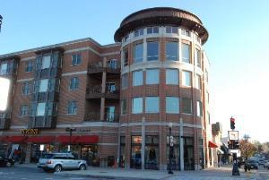 945 Burlington Ave. #206, Downers Grove, IL 60515