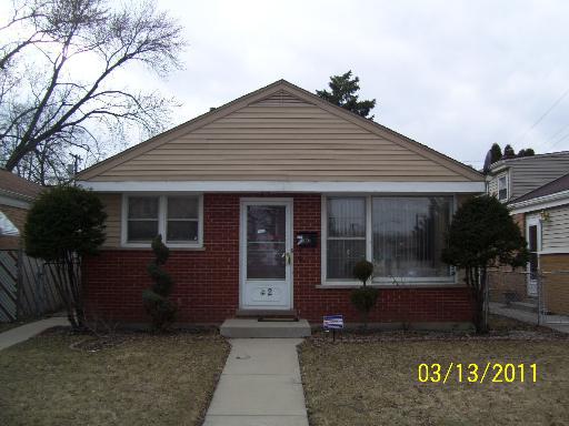 42 Hyde Park Ave., Bellwood, IL 60104