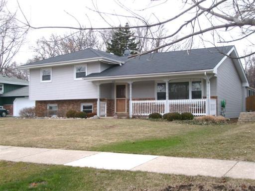 6218 Stonewall Ave., Downers Grove, IL 60516