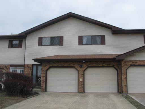 915 Meadow Ridge Ln., New Lenox, IL 60451