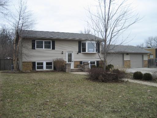12 Bonnie Ln., Yorkville, IL 60560