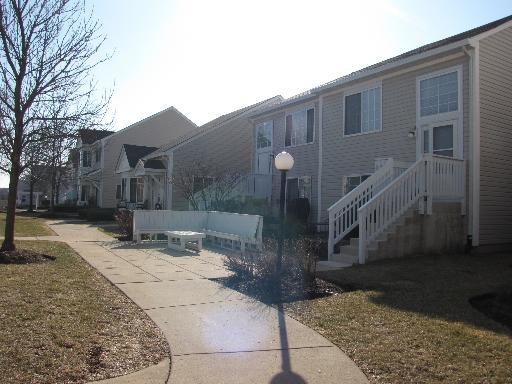617 Hidden Creek Ln., North Aurora, IL 60542