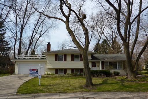221 Sandalwood Dr., Naperville, IL 60540