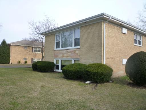 16W719 56th Pl., Clarendon Hills, IL 60514