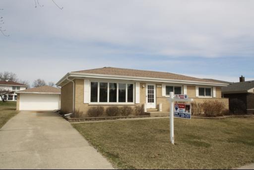 704 Groen Ln., Schaumburg, IL 60193