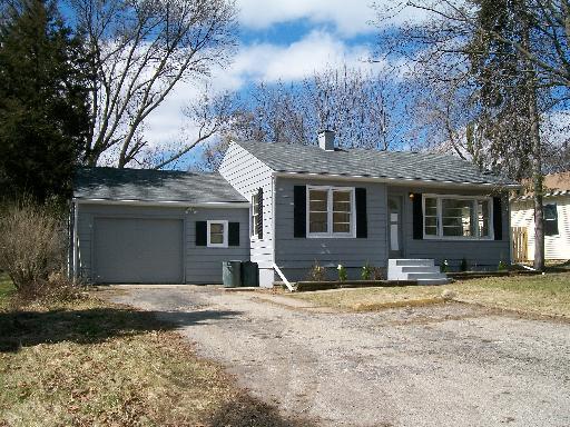 1415 Adams St., Lake In The Hills, IL 60156