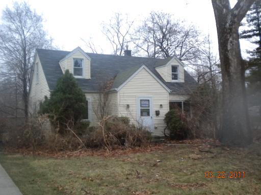 200 N Oakwood Ave., Willow Springs, IL 60480