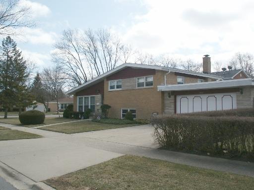 9308 Parkside Ave., Morton Grove, IL 60053