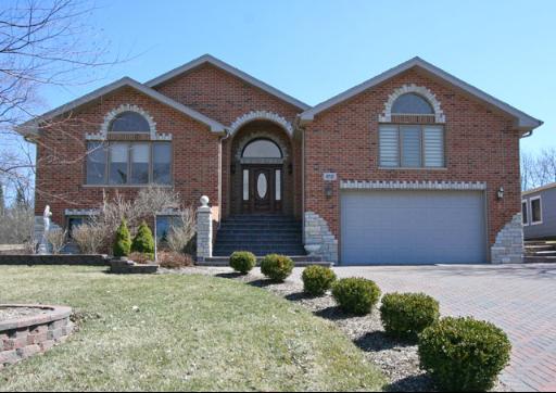 8715 Skyline Dr., Burr Ridge, IL 60527