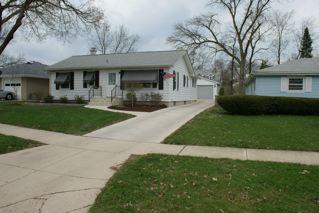 827 Lakewood Pl., Aurora, IL 60506