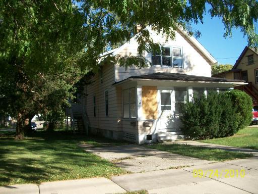 738 Fifth St., Aurora, IL 60505