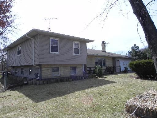 301 Blackhawk Dr., Schaumburg, IL 60193
