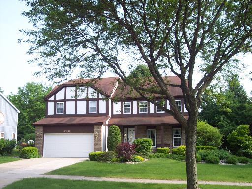 27W183 Chestnut Ln., Winfield, IL 60190