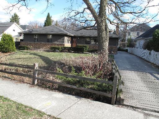 63 Harris Ave., Clarendon Hills, IL 60514