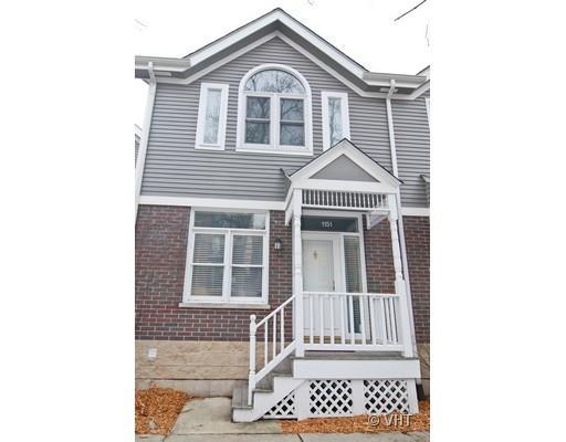 1151 W Roscoe, Chicago, IL 60657