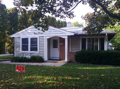 714 Thomas Ct., Mundelein, IL 60060