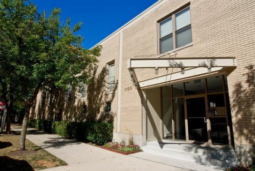 1100 W Cornelia Ave. #220, Chicago, IL 60657