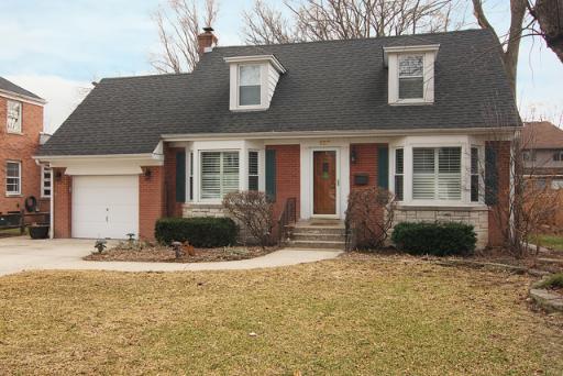 107 Iroquois Dr., Clarendon Hills, IL 60514