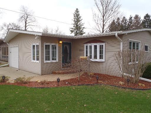 1521 Oakwood Ave., Dekalb, IL 60115