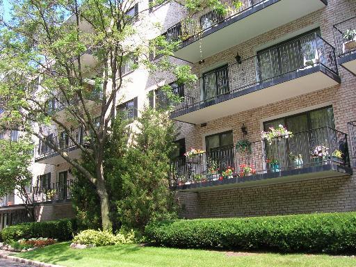 1S150 Spring Rd. #4-K, Oak Brook Terrace, IL 60181