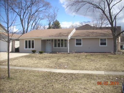 227 Whittier Ct., Schaumburg, IL 60193