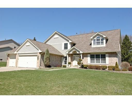 52 Crystal Ridge Dr., Crystal Lake, IL 60012