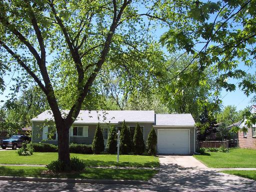 305 E Maxon Ln., Streamwood, IL 60107