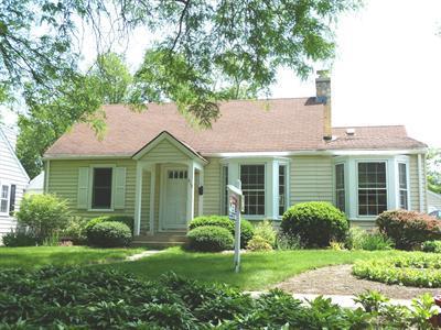 615 Division St., Barrington, IL 60010