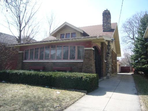 392 St Charles St., Elgin, IL 60120