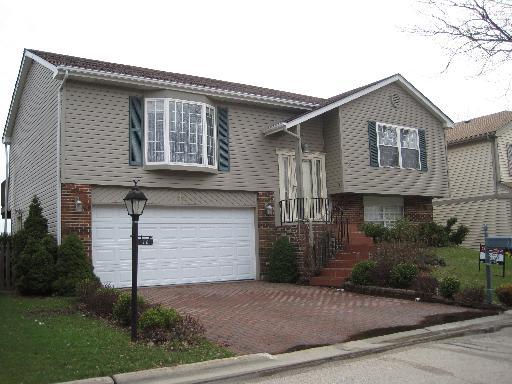 10 Whitehall Ct., Streamwood, IL 60107