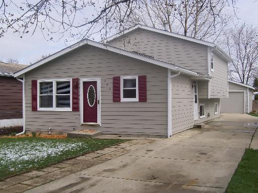 315 Maple Ln., Round Lake, IL 60073