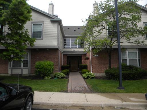 100 White Oak Ct. #3, Schaumburg, IL 60195