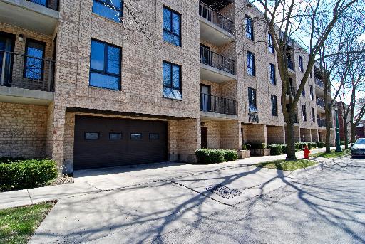 724 12th St. #306, Wilmette, IL 60091