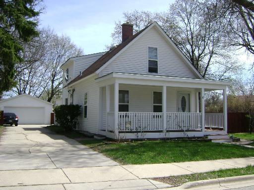 12 N Grove St., Carpentersville, IL 60110