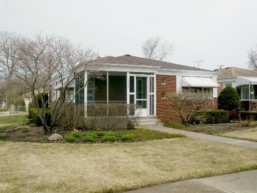 5458 Greenwood St., Skokie, IL 60077