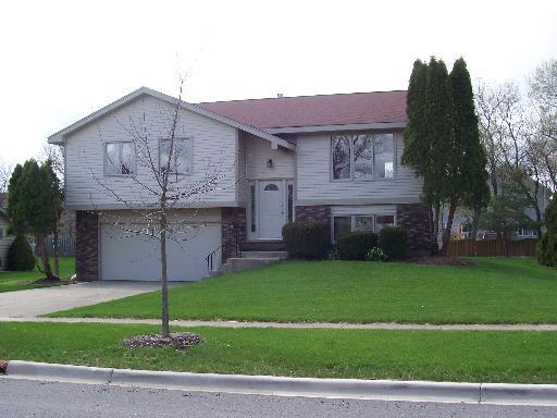 725 Elm St., Algonquin, IL 60102