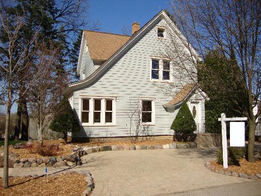365 Vine St., Woodstock, IL 60098