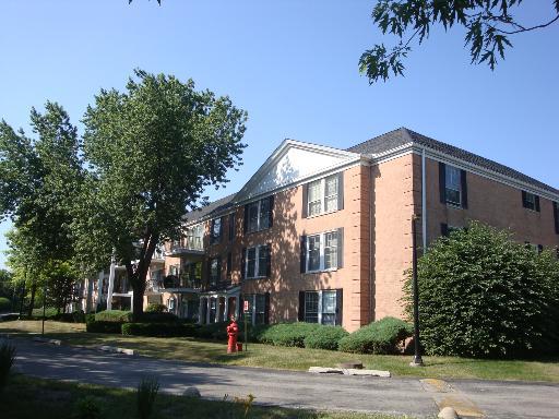 5500 Carriageway Dr. #102, Rolling Meadows, IL 60008