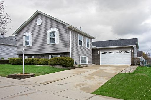 6 Harvest Dr., Streamwood, IL 60107