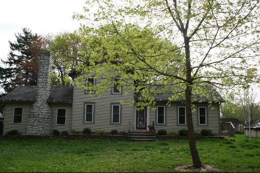 11511 Woodstock Rd., Garden Prairie, IL 61038