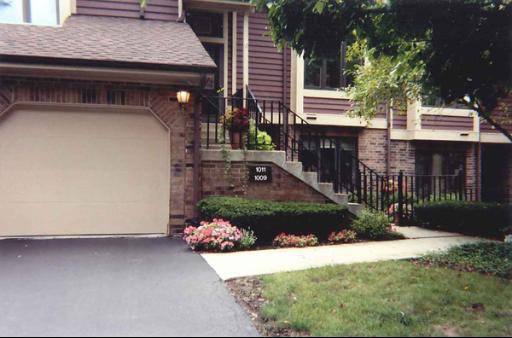 1009 Braemoor Dr., Downers Grove, IL 60515