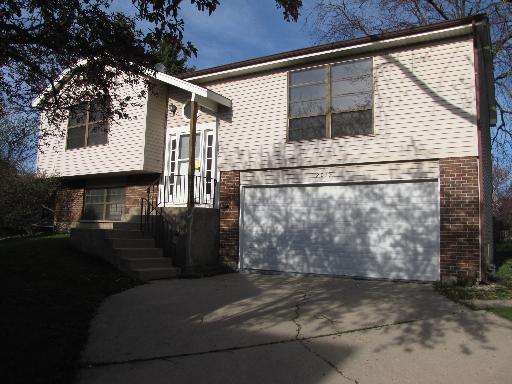 2019 Williamsburg Dr., Streamwood, IL 60107