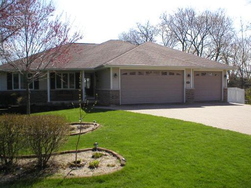 1527 Seward St., Schaumburg, IL 60193
